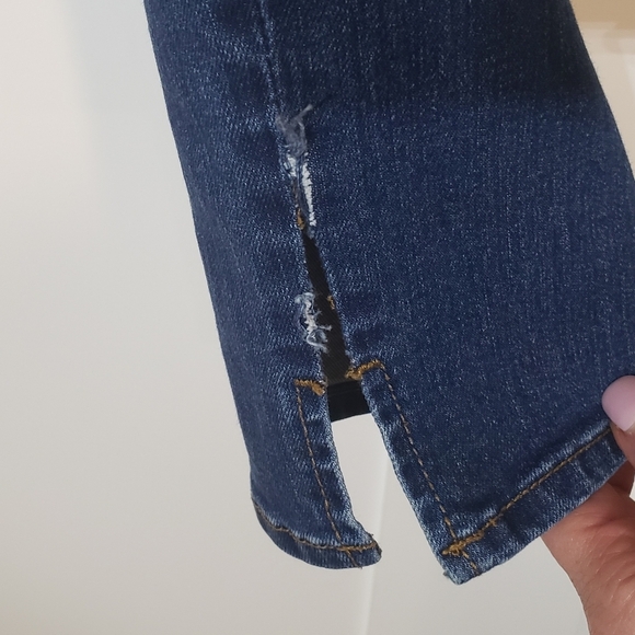 BCGMaxAzria Size 28 High Rise Blue Jeans Skinny Whiskered  Dark W/ Fading - Picture 14 of 14